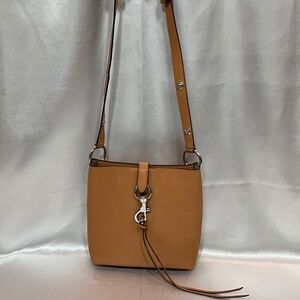 Rebecca Minkoff natural leather crossbody. Key C clamp detailing on fro   20 B6a